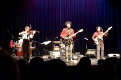 Simone performing with Alex Cuba